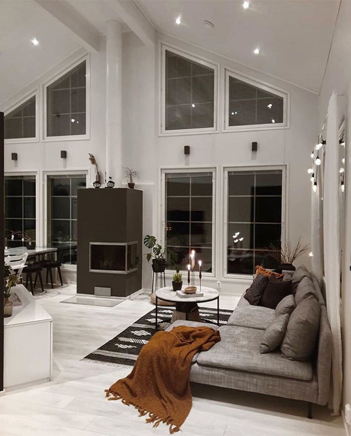 Una sala de estar estilo escandinavo. Decoración de estilo nórdico moderno. Una casa familiar de estilo nórdico.